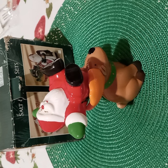 JC PENNEY HOLIDAY REINDEER & SANTA SALT AND PEPPER SET - Picture 3 of 11